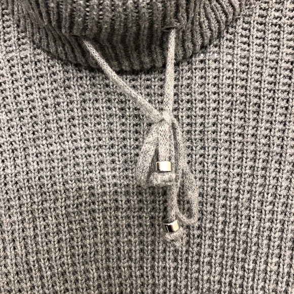 Guess Sweater - Picture 2 of 4